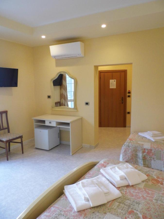 A Casa Di Nelly Bed & Breakfast Tortoreto Bagian luar foto