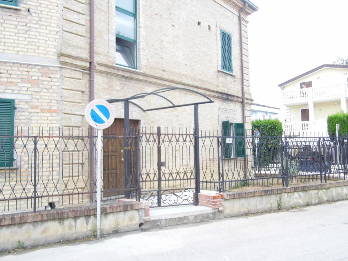 A Casa Di Nelly Bed & Breakfast Tortoreto Bagian luar foto